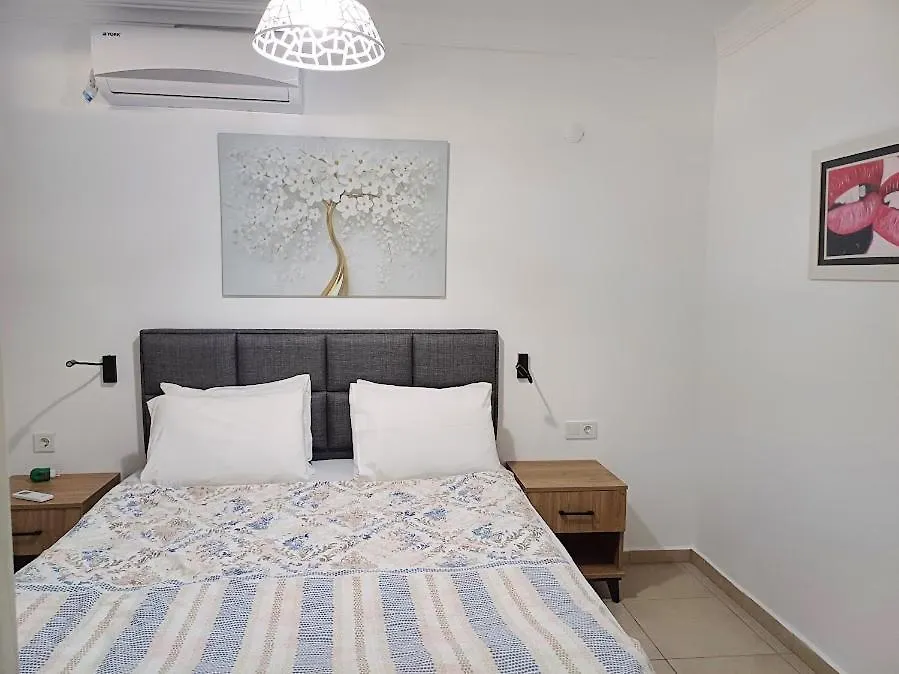 Paddys Apartments, Hisaroenue 페티예