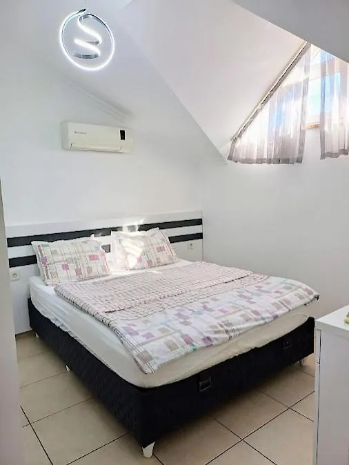 Paddys Apartments, Hisaroenue 페티예 0*,